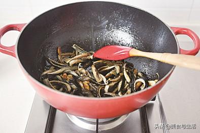 用蒜子来烧黄鳝，蒜烧黄鳝