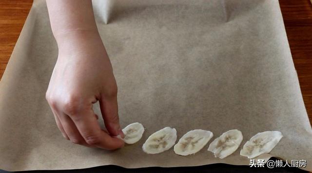 香蕉片是怎么做的，香蕉片怎么烤好吃又脆（实拍印度街头小吃）