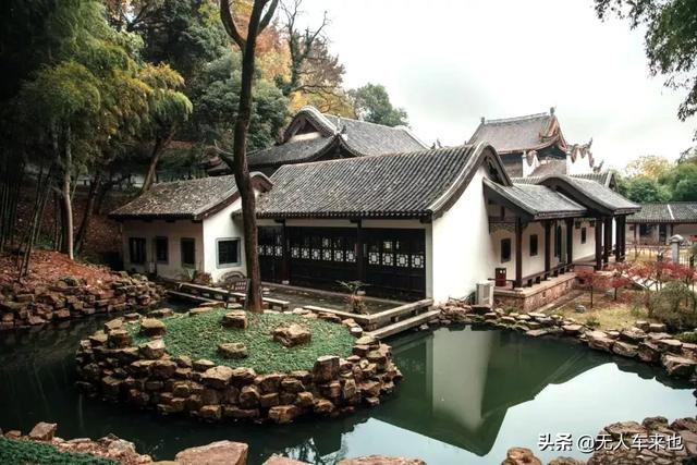 天下闻名岳麓书院，千年岳麓书院背靠麓山