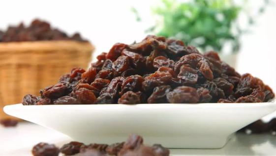 葡萄干的正确吃法，葡萄干正确的吃法（教你正确吃法，涨知识了）