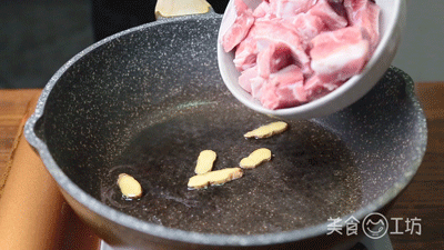 懒人版糖醋排骨，免油炸糖醋排骨的正宗做法（学会这道懒人版糖醋排骨）