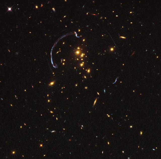 二十亿光年的孤独，二十亿光年的孤独宇宙正在倾斜