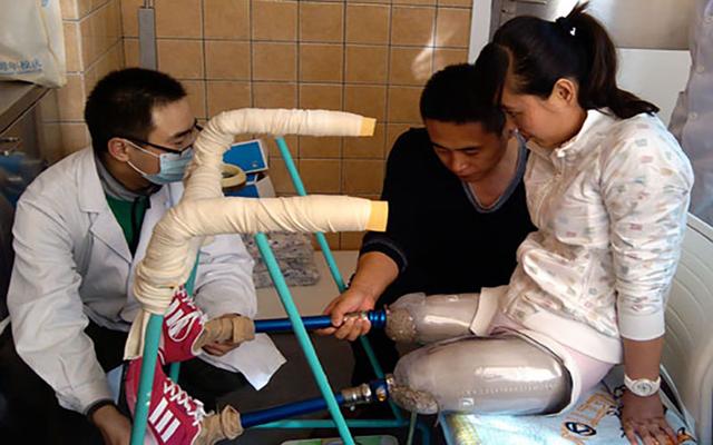 最美教师张丽莉图片，女教师张丽莉个人简历（“最美教师”张丽莉写给孩子的信）