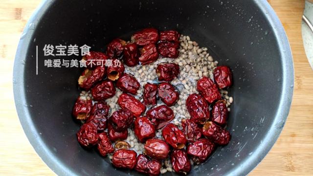 年糕是一种软糯香甜的美食，但这几个人群多吃一口都有麻烦