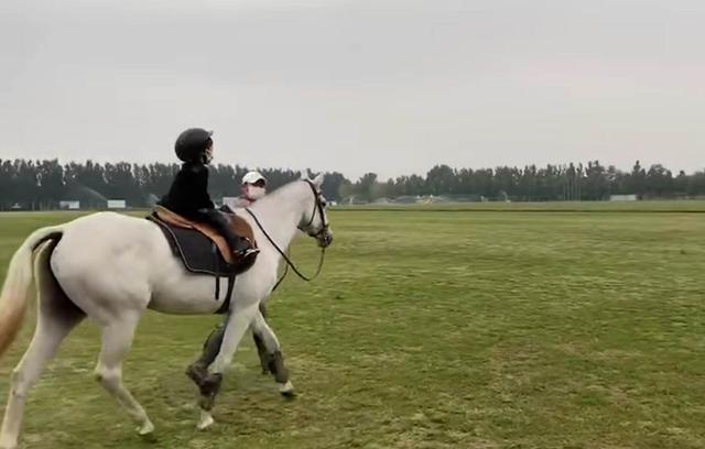 窦靖童同款西装裤，窦靖童登《VOGUE+》八月封面