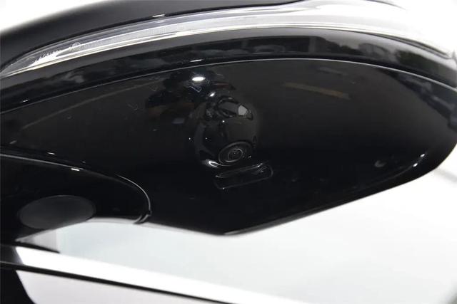 奔驰gt63s，奔驰amg gt 63s 介绍（国内进口版本中性能最强的奔驰四门GT跑车）