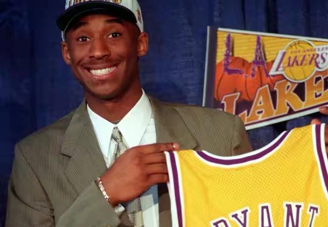 身高1.98米臂展2米06，科比身高臂展数据