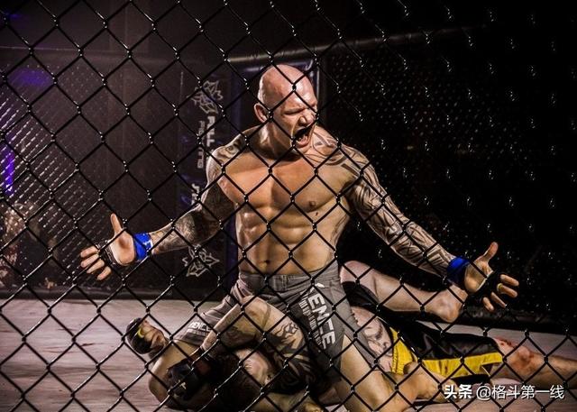 ufc第100期比赛，当年“骨头”琼斯只能为他做配角