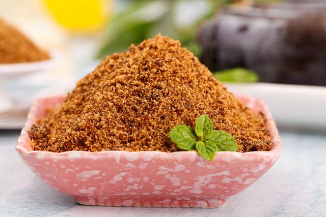 红糖和赤砂糖的功效有什么不同，别看你常吃红糖