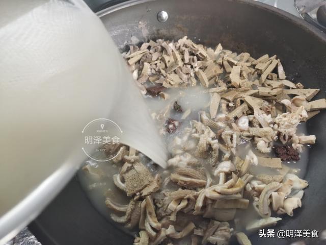 羊杂汤怎么做好吃，羊杂汤怎么调制才好吃（切记不要直接煮）
