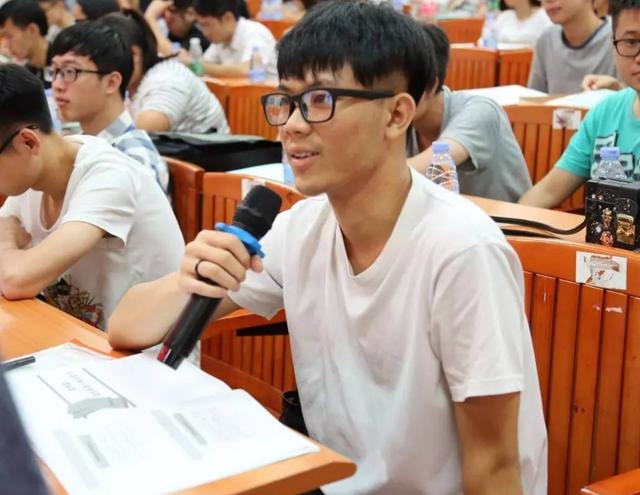 央企和公务员哪个好，央企公务员哪个好（公务员2：1险胜）