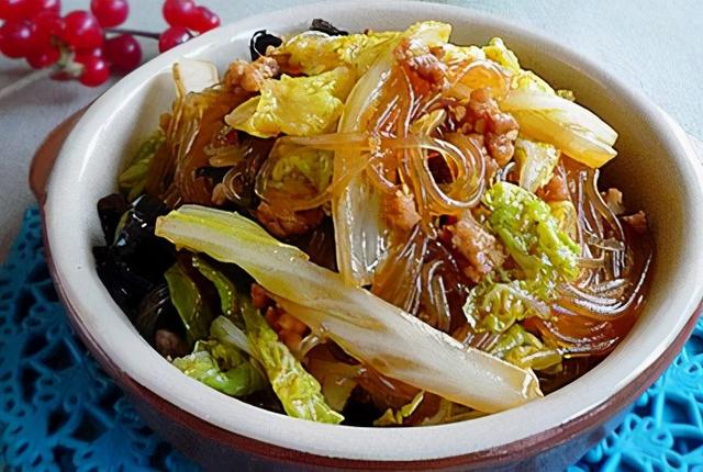 白菜炒粉条的做法最正宗的做法，大白菜炒粉条这么做