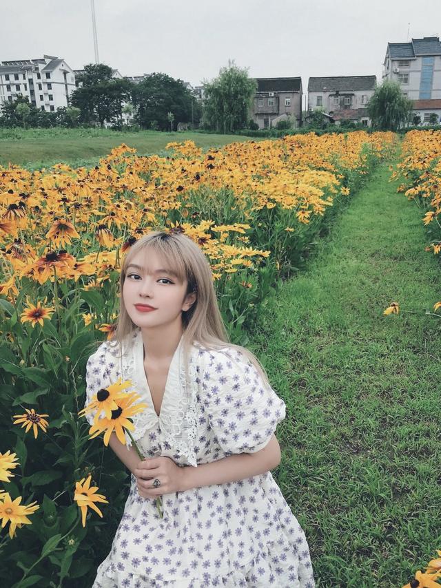 周扬青家里有多可怕，爸爸去世葬在八宝山