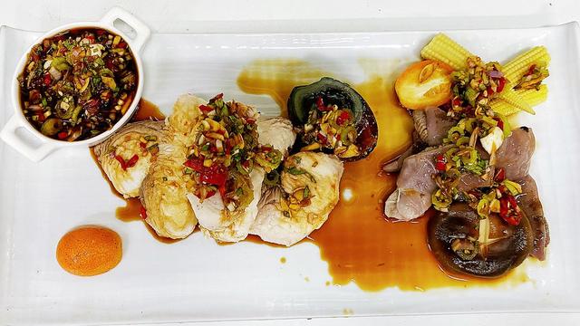 小鲨鱼怎么做好吃，鲨鱼怎么搞才好吃（鲨鱼做菜褪沙很重要）