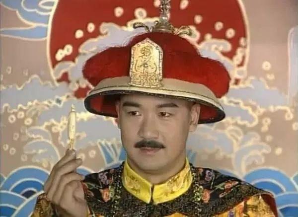 康熙微服私访记演员都是光头吗，康熙微服私访记演员近况