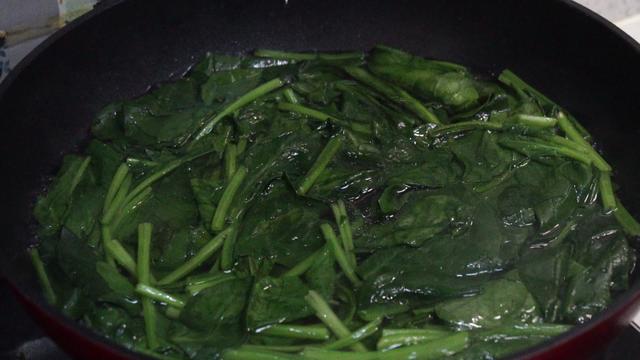 凉拌菠菜怎么做，十种凉拌菠菜的做法（凉拌菠菜怎么做才好吃）