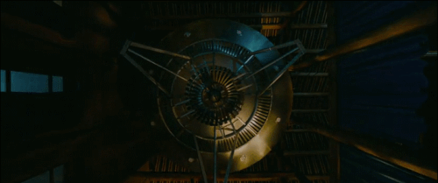 天上掉下个UFO，以我和我的家乡为题800字作文（3米高外星生物在后院溜达）