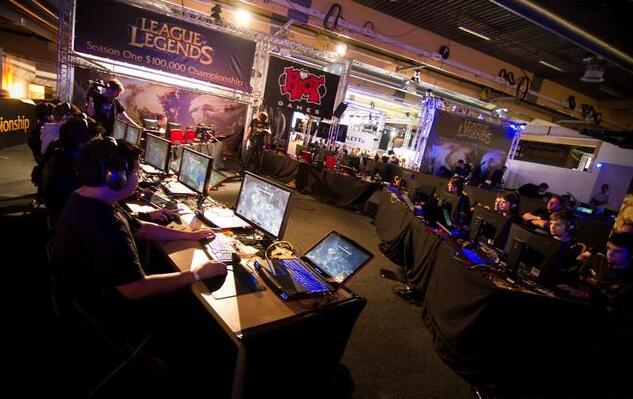 s3中国区总决赛，英雄联盟s赛历届总决赛时长（S3总决赛——突遭变故湖北稳住）