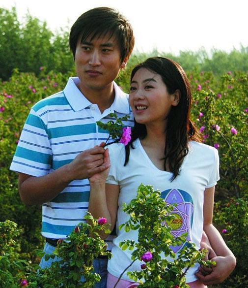 赵玉田扮演者吴云飞的老婆是谁，父亲是赵本山兄弟