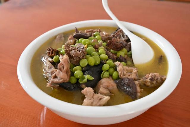 十一假期出游可畅玩银杏湖乐园，湖光山色风景迷人