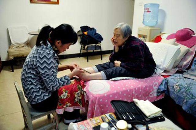 老人死前的征兆和异常，老人去世前的4大征兆超级准（老人去世前，有哪些异常）