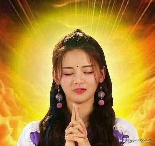 杨超越是怎么成锦鲤的，只是靠运气走红的锦鲤女神吗