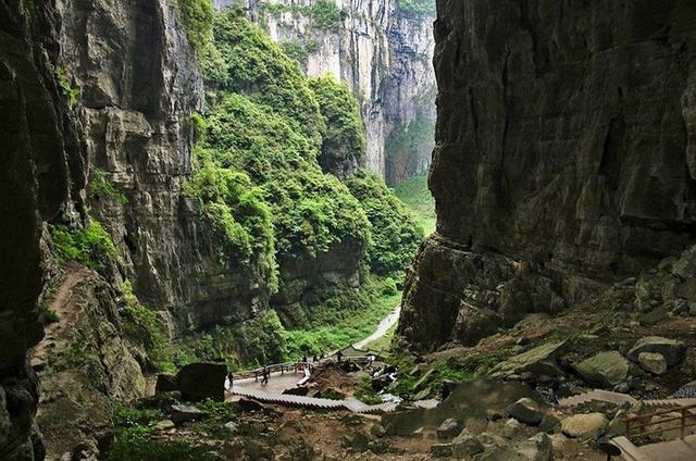 重庆旅游必去十大景点，重庆必去的十大景点推荐（重庆主城十大网红打卡景点）