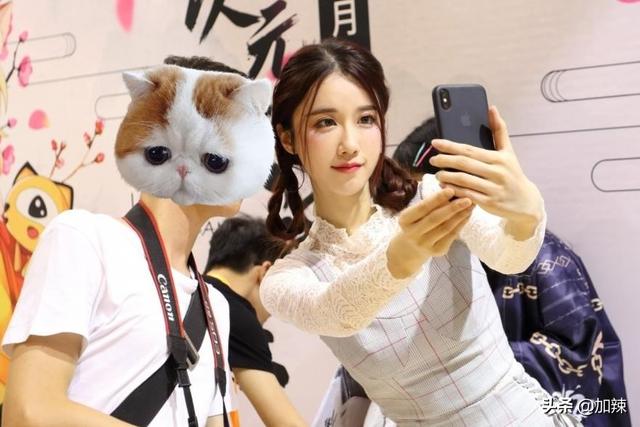 女主播忘关摄像头，近期女主播事件