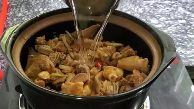 白萝卜炖羊肉的家常做法，在家里怎样做白萝卜炖羊肉