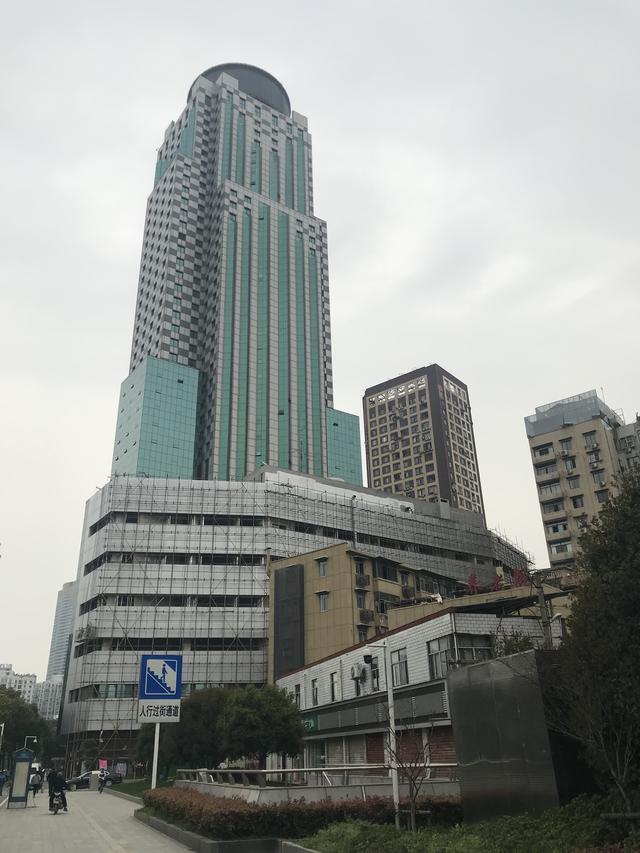 武汉建成的第一高楼，武汉第一高楼的变迁