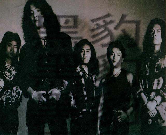 窦唯有过几次婚姻共生几个儿女，49岁窦唯和自己铁粉三婚俗掉了