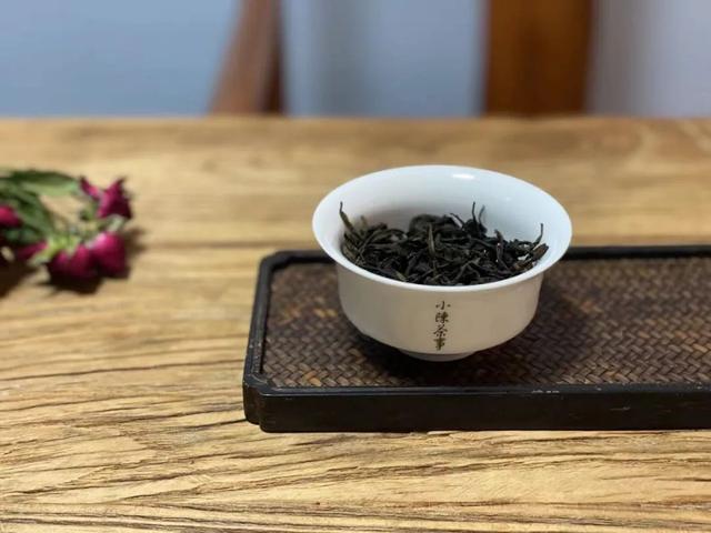 牛栏坑肉桂特点，岩茶天花板——R8牛栏坑肉桂