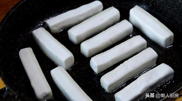 传统老红糖年糕的做法，小时候最爱吃的红糖年糕条