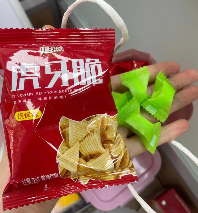 海底捞美甲时间，海底捞排队时可以做美甲（五一前打卡海底捞做个美甲）