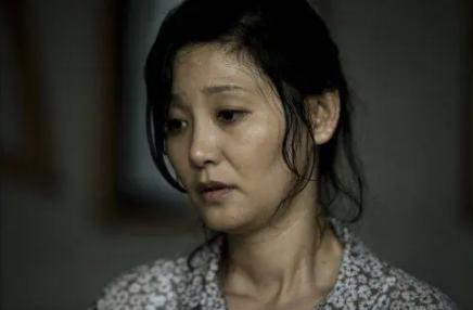徐帆是怎么认识冯小刚的，为何嫁给了二婚的冯小刚