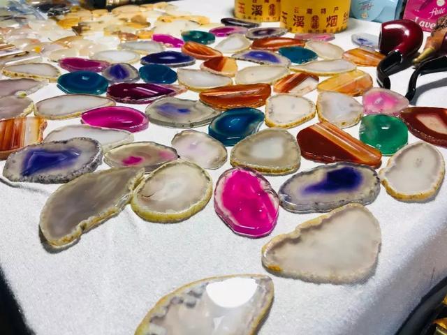 西双版纳江边夜市，西双版纳最火爆的夜市（到西双版纳一定要知道的五件事）