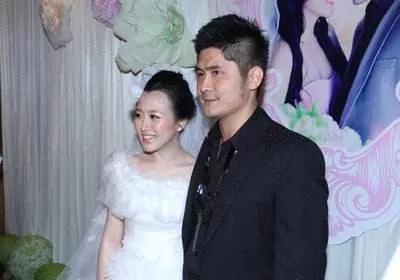 潘长江二婚老婆是谁，结婚时带妻女住8年厕所,成名后欲休妻再娶