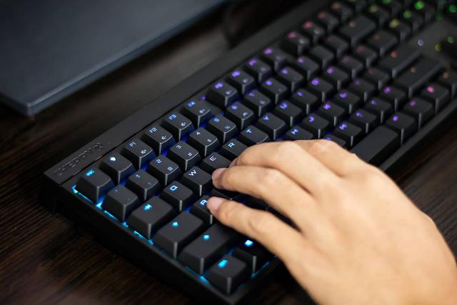 樱桃mx8.0键盘评测，樱桃MX2.0S机械键盘体验