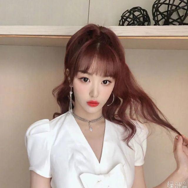 孔雪兒示範女團風穿搭，白色連體褲大秀小蠻腰，身材吸睛氣質甜美 娛樂八卦吃瓜 第5张