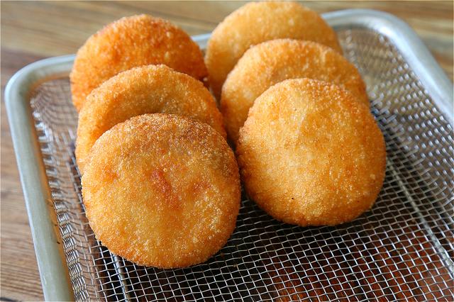 老式油炸糕的做法，老字号网红小吃油炸糕（正宗老式油炸糕的做法）