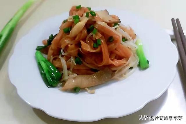 干炒河粉家常做法怎么做，街头美食炒河粉的家庭版做法20年经验厨师告诉你教程/记得收藏