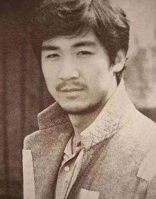 张国立的婚姻史，张国立与罗秀春离婚34年