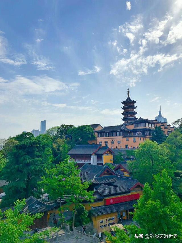 南京鸡鸣寺的历史简介，走进鸡鸣寺，感受千年历史