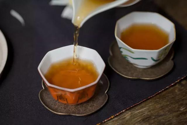 与其赶着人挤人，与亲朋好友奔赴一场叹茶之约