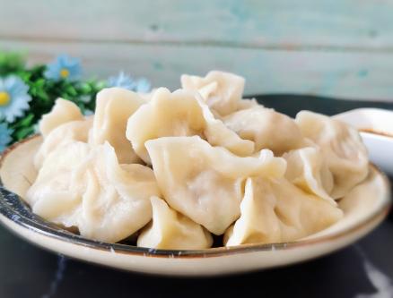 冻饺子煮多长时间，冷水煮冻饺子一般煮多少分钟（用热水用凉水都不对）