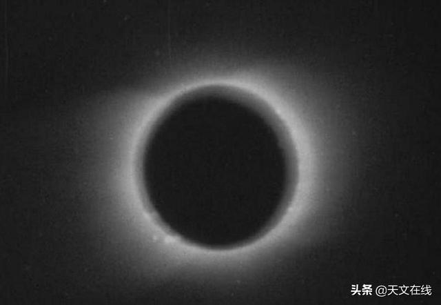 日食是怎么形成的，用一句话说明日食月食形成的原因