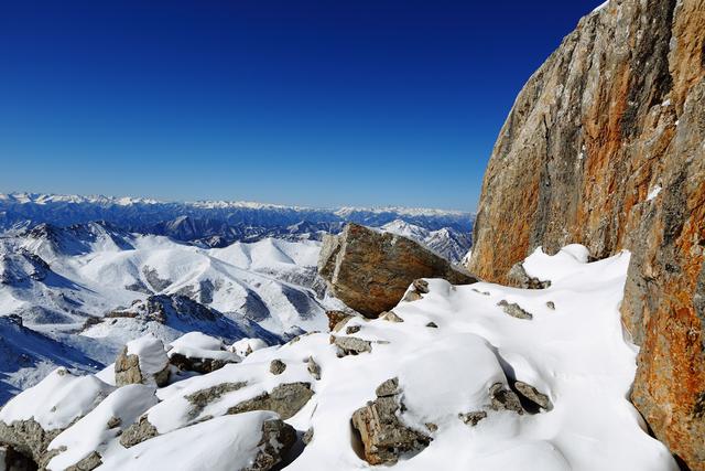 乌鞘岭长城走向，气势磅礴乌鞘岭
