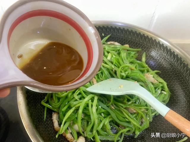 焯过水的豆角怎么做好吃，豆角焯水之后怎么炒好吃（豆角最好吃的做法）