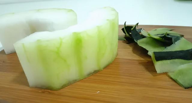 冬瓜是青皮的和黑皮的哪样好，夏季吃冬瓜黑皮