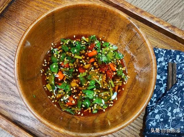 万能蘸料汁做法简单，拌鞋底子都好吃的7款万能蘸汁酱料大公开